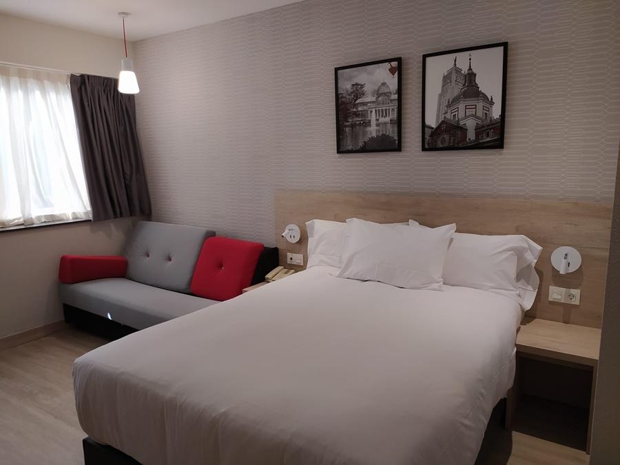 Ramada By Wyndham Madrid Tres Cantos Exterior photo