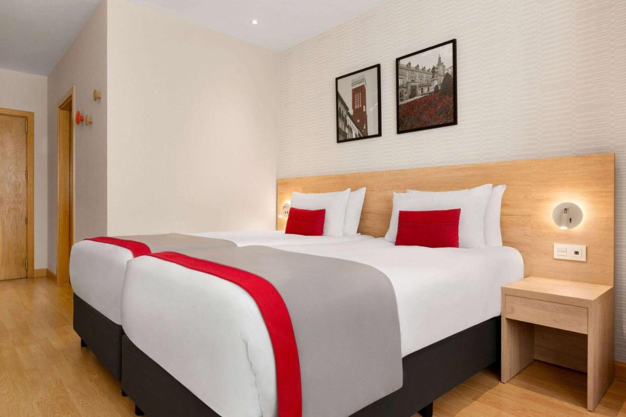 Ramada By Wyndham Madrid Tres Cantos Exterior photo