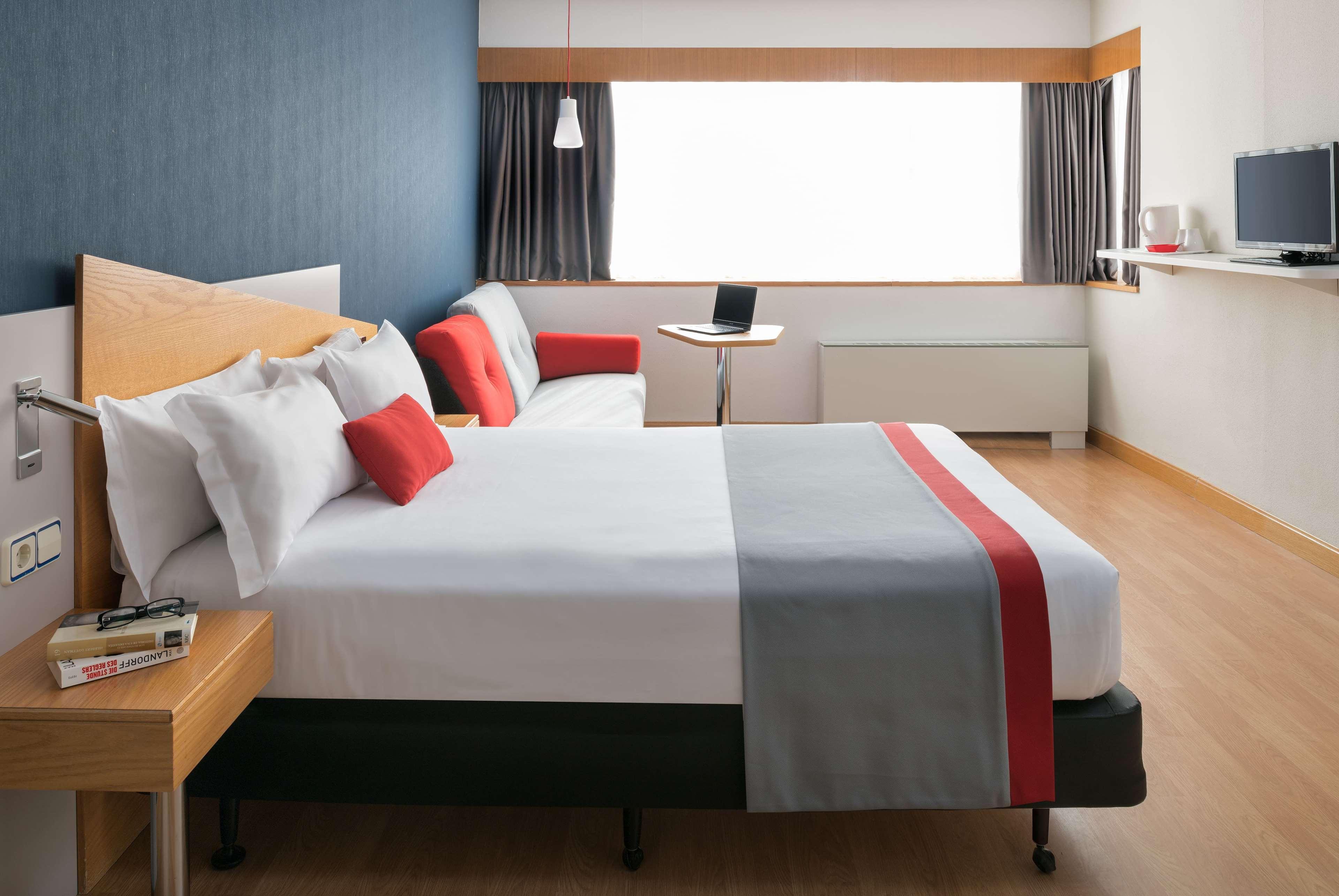 Ramada By Wyndham Madrid Tres Cantos Exterior photo
