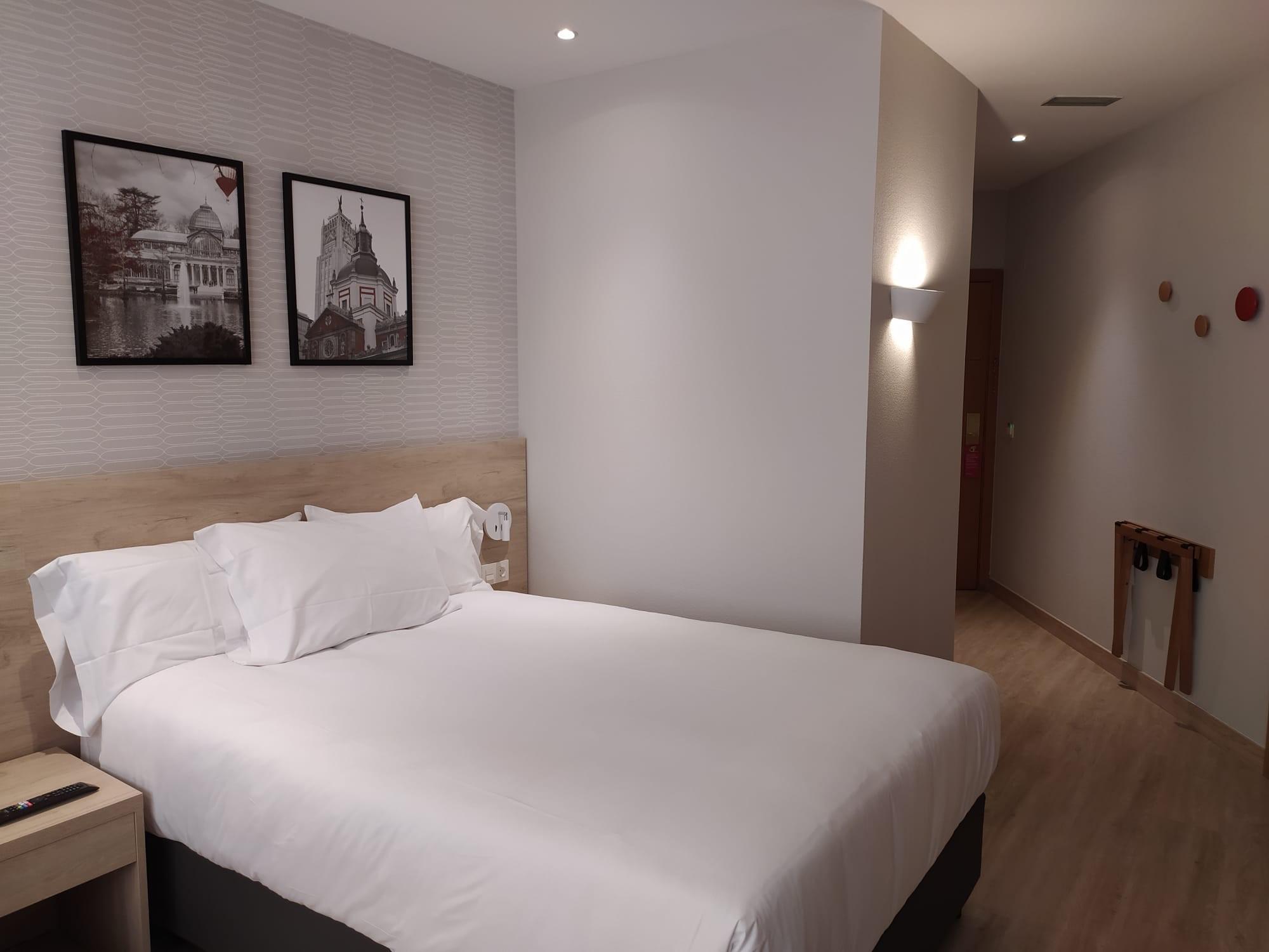 Ramada By Wyndham Madrid Tres Cantos Exterior photo