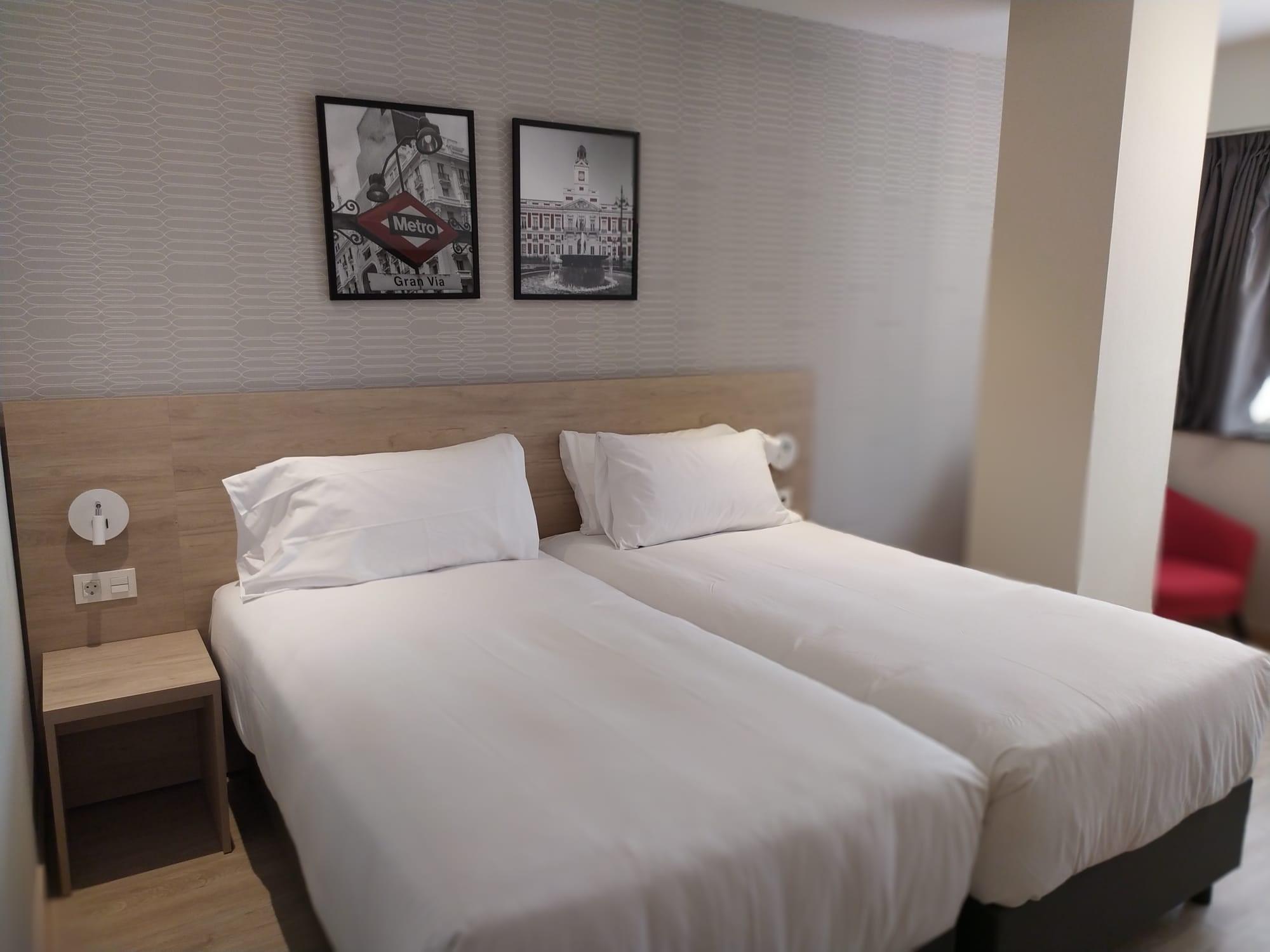 Ramada By Wyndham Madrid Tres Cantos Exterior photo