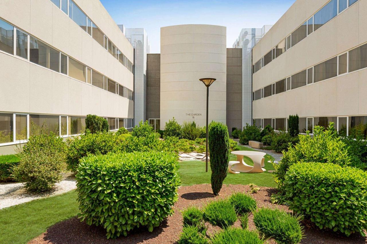 Ramada By Wyndham Madrid Tres Cantos Exterior photo