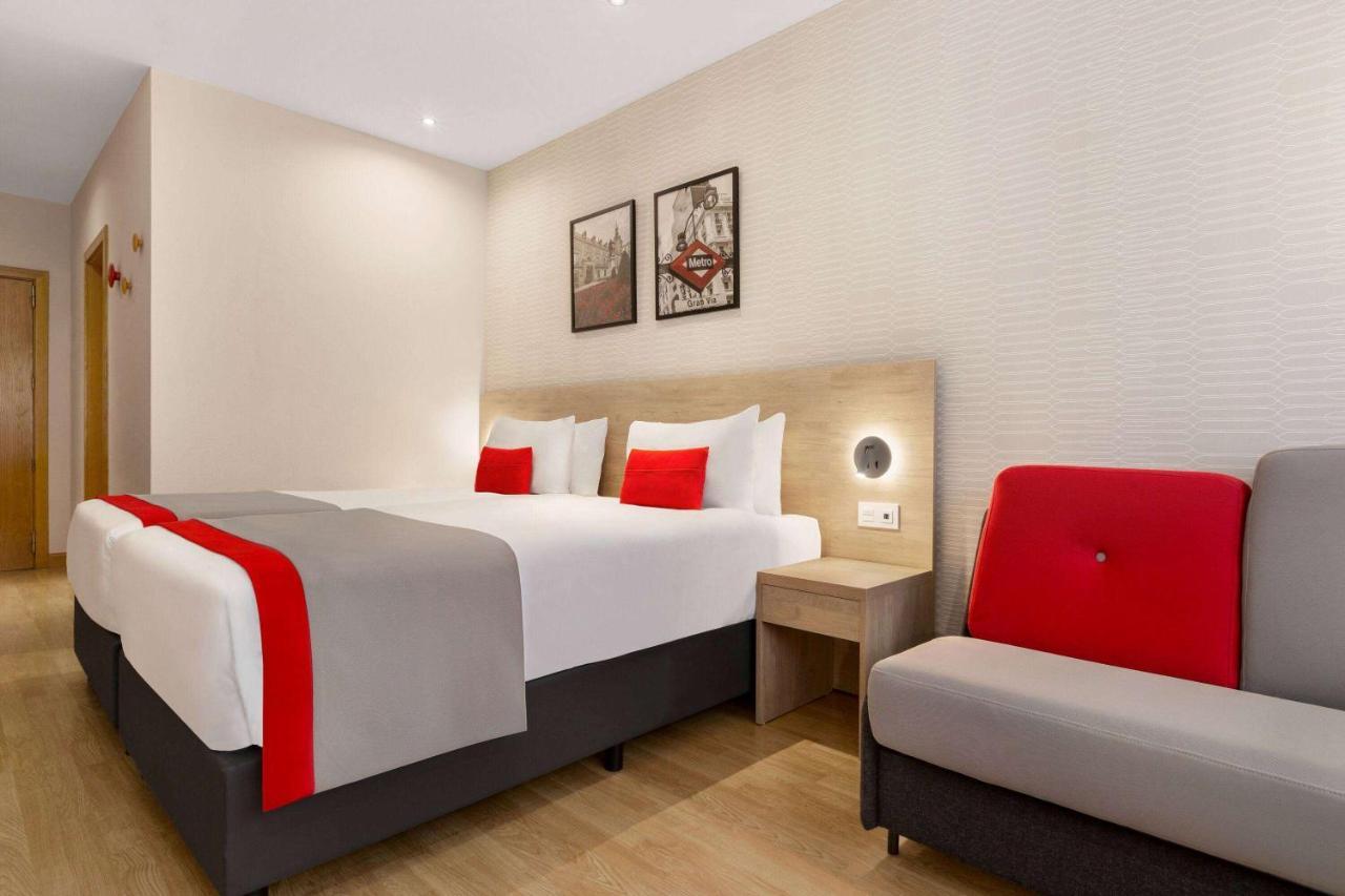 Ramada By Wyndham Madrid Tres Cantos Exterior photo
