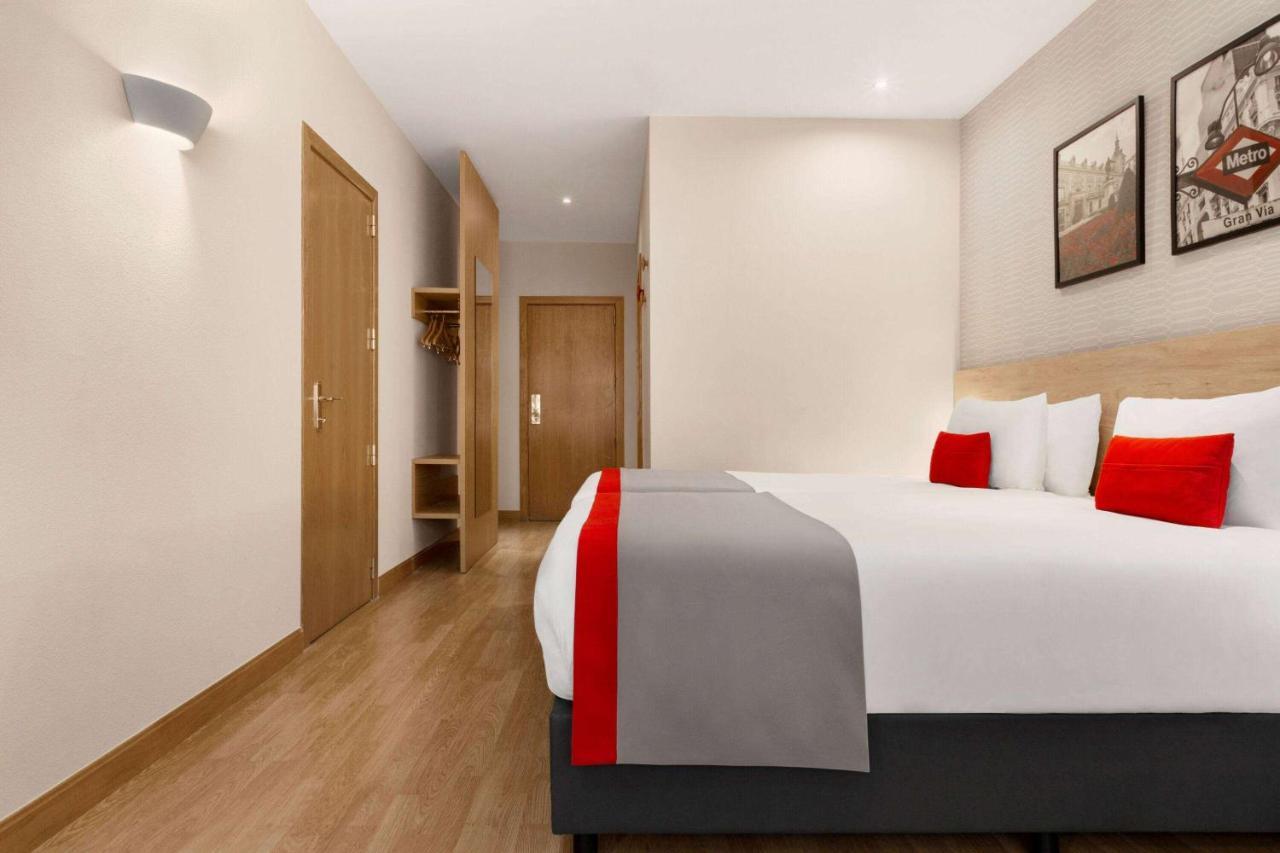 Ramada By Wyndham Madrid Tres Cantos Exterior photo