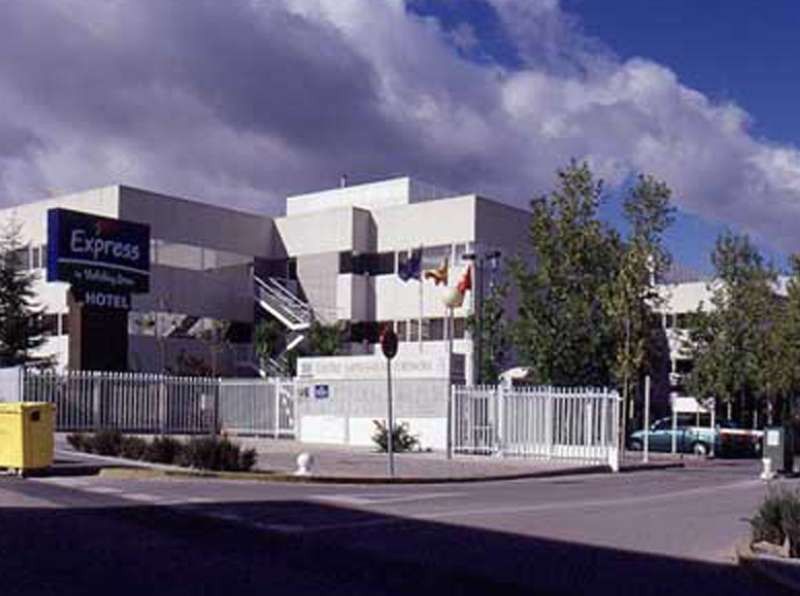 Ramada By Wyndham Madrid Tres Cantos Exterior photo
