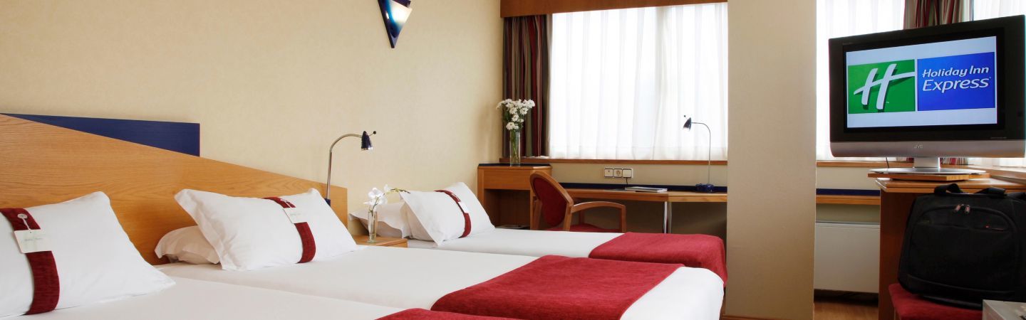 Ramada By Wyndham Madrid Tres Cantos Exterior photo