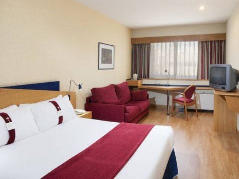 Ramada By Wyndham Madrid Tres Cantos Exterior photo